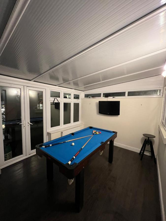Entire 3 Bedroom End Of Terrace House! Thamesmead  Ngoại thất bức ảnh